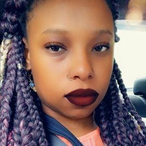 Meet your Posher, Amaris